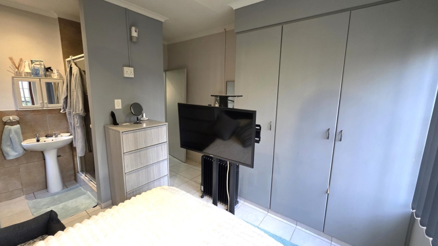 2 Bedroom Property for Sale in The Coves North West